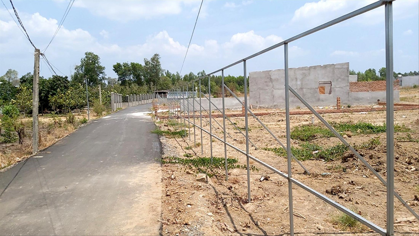 Một dự án “ma” tại phường Hắc Dịch, thị xã Phú Mỹ ( Bà Rịa- Vũng Tàu) được Công ty TNHH Kỹ thuật Kiến trúc Xây dựng Hoàng Long vẽ để lừa đảo tiền của khách hàng Vì sao dân vẫn sập bẫy dự án 'ma'? ảnh 3