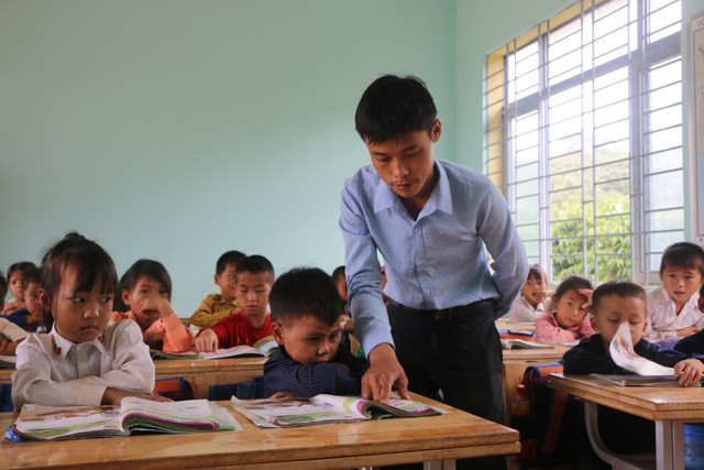 Thắt ruột khi thầy giáo vùng cao nói: “Em sợ khi về con không nhận ra mình” ảnh 8