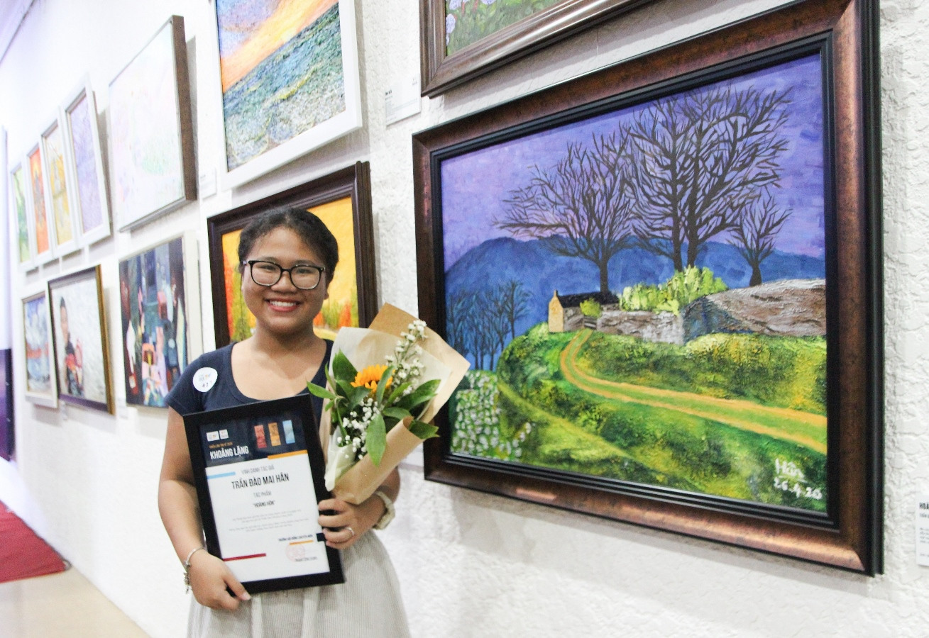 Bạn trẻ TP. HCM khám phá “Khoảng lặng” của người vẽ không chuyên ảnh 3