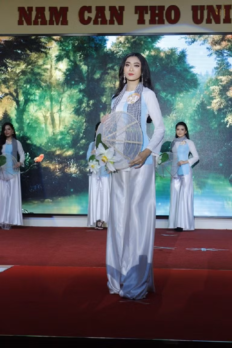 Lung linh nhan sắc nữ sinh viên “Hoa khôi ĐH Nam Cần Thơ 2020” ảnh 7