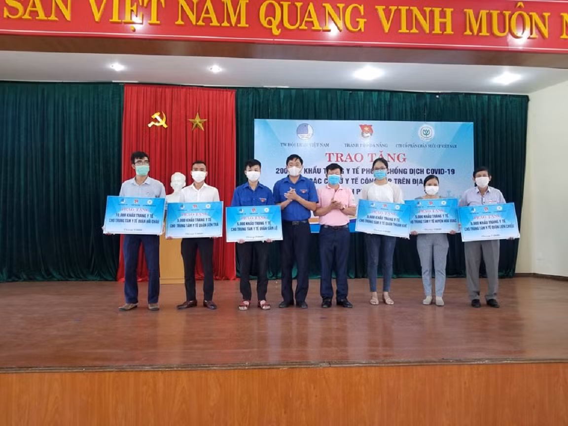 Tặng 300.000 khẩu trang cho Đà Nẵng ảnh 1
