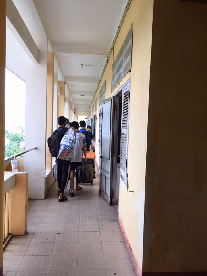 Sinh viên trường ĐH Sư phạm Kỹ thuật Đà Nẵng nhường ký túc xá làm khu cách ly ảnh 3
