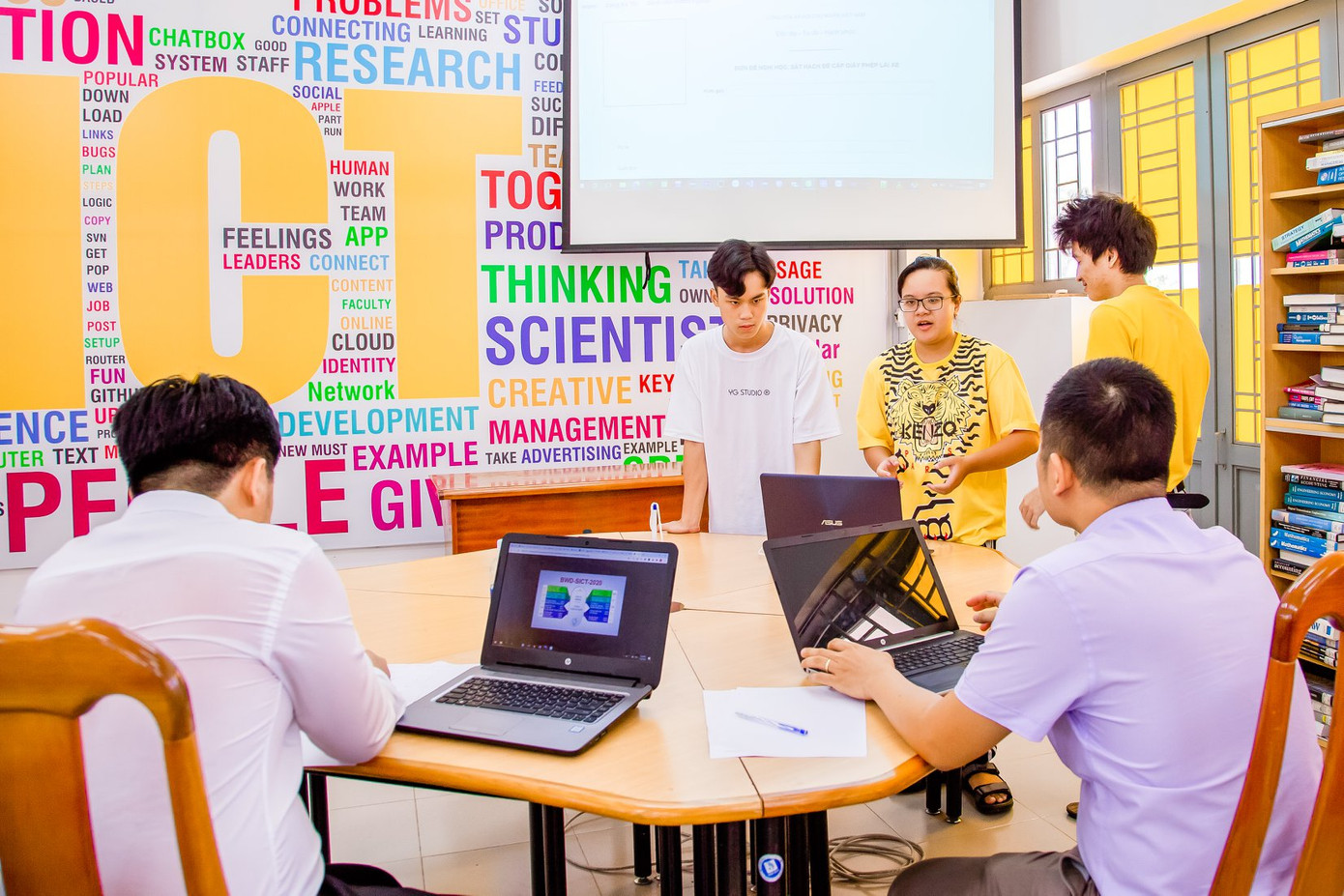 VKU hỗ trợ 2 tỷ đồng học bổng cho tân sinh viên ảnh 1