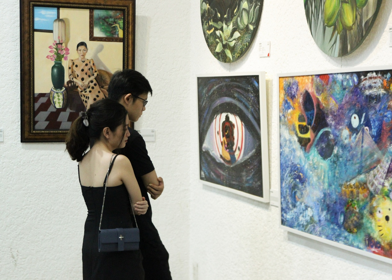 Bạn trẻ TP. HCM khám phá “Khoảng lặng” của người vẽ không chuyên ảnh 2