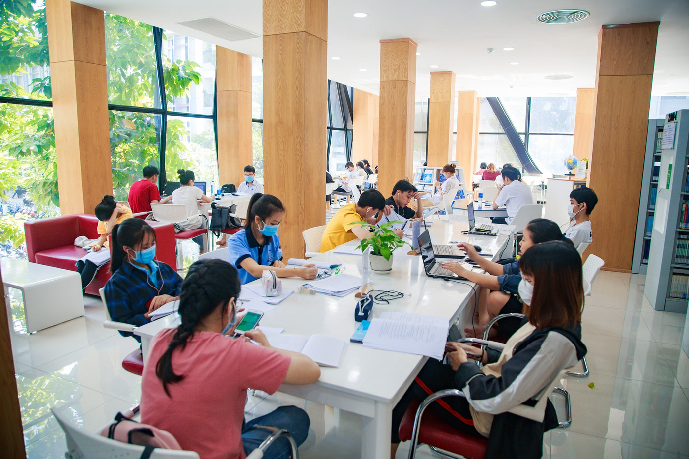 Thư viện “đẹp nhất Việt Nam” ở trường ĐH Công nghiệp Thực phẩm TP. HCM. ảnh 9