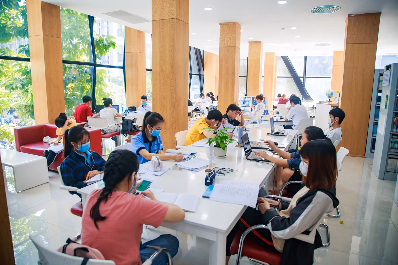 Thư viện “đẹp nhất Việt Nam” ở trường ĐH Công nghiệp Thực phẩm TP. HCM. ảnh 9