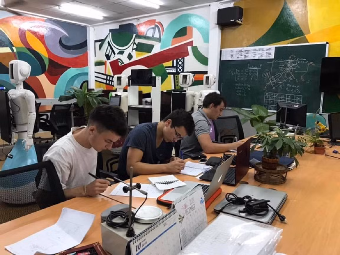 Trường đại học đầu tiên tiếp nhận du học sinh Việt Nam về nước tránh COVID-19 ảnh 1