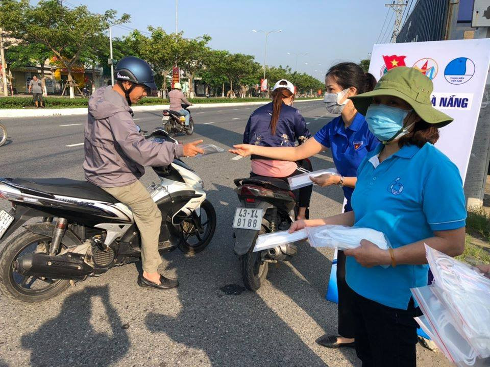 Tặng 300.000 khẩu trang cho Đà Nẵng ảnh 2