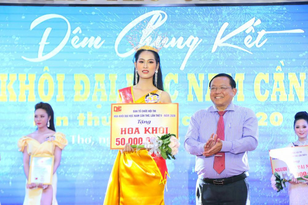 Lung linh nhan sắc nữ sinh viên “Hoa khôi ĐH Nam Cần Thơ 2020” ảnh 1