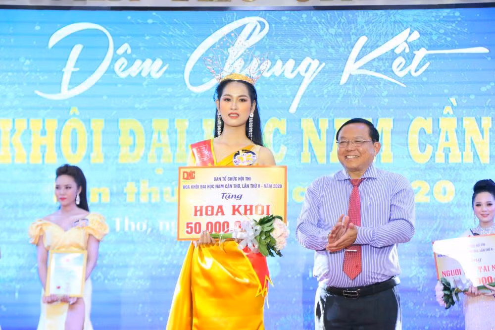 Lung linh nhan sắc nữ sinh viên “Hoa khôi ĐH Nam Cần Thơ 2020” ảnh 1