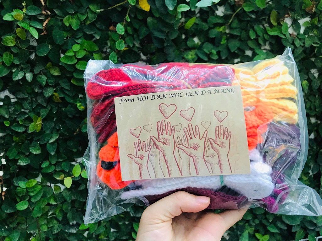 Những chiếc “tai giả” nối dài yêu thương gửi đến tuyến đầu chống COVID-19 ảnh 3