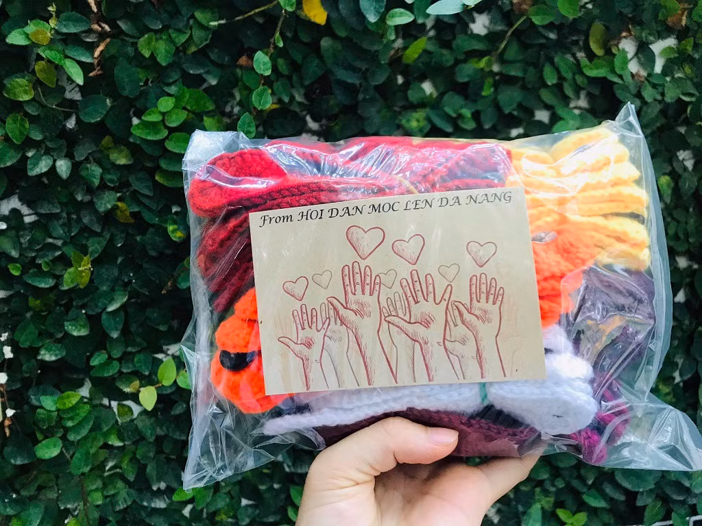 Những chiếc “tai giả” nối dài yêu thương gửi đến tuyến đầu chống COVID-19 ảnh 3