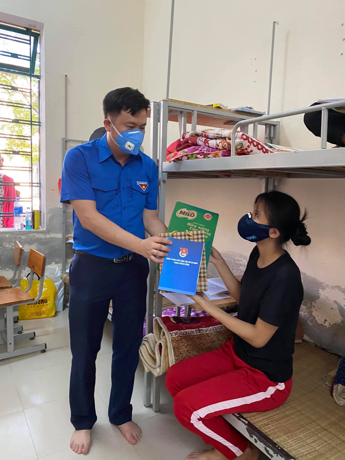 Sinh viên Đà Nẵng tiếp sức thí sinh THPT giữa mùa dịch COVID-19 ảnh 6