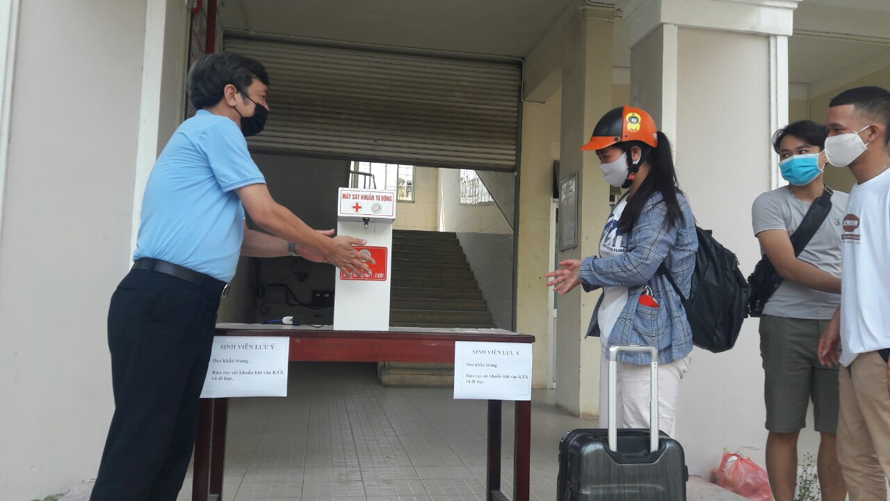 Sinh viên Đà Nẵng bắt đầu thực hiện giãn cách xã hội 15 ngày ảnh 1