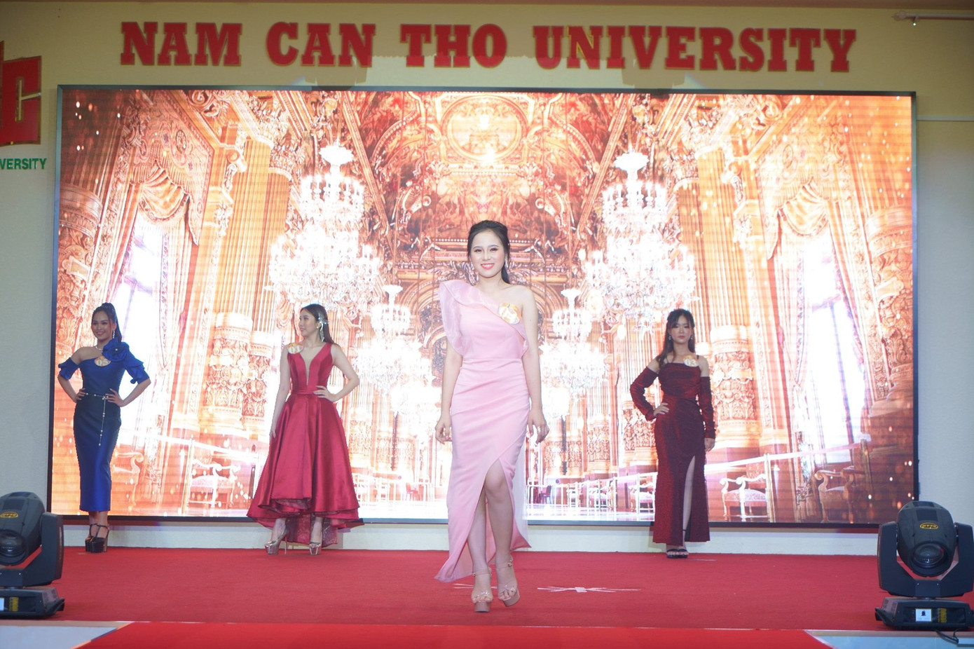 Lung linh nhan sắc nữ sinh viên “Hoa khôi ĐH Nam Cần Thơ 2020” ảnh 10