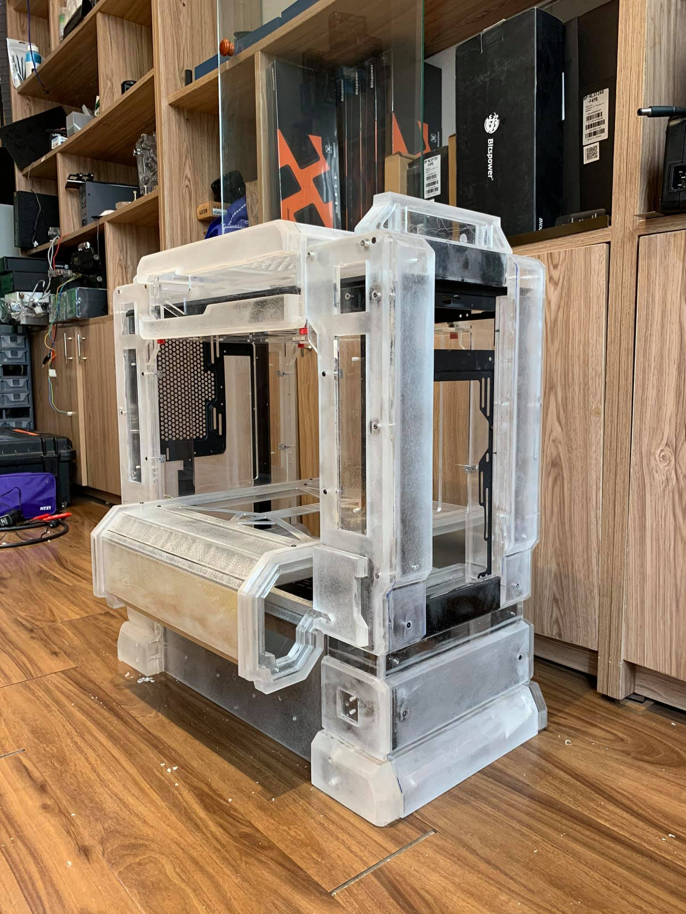 Chàng trai “làm đẹp” máy tính ảnh 4