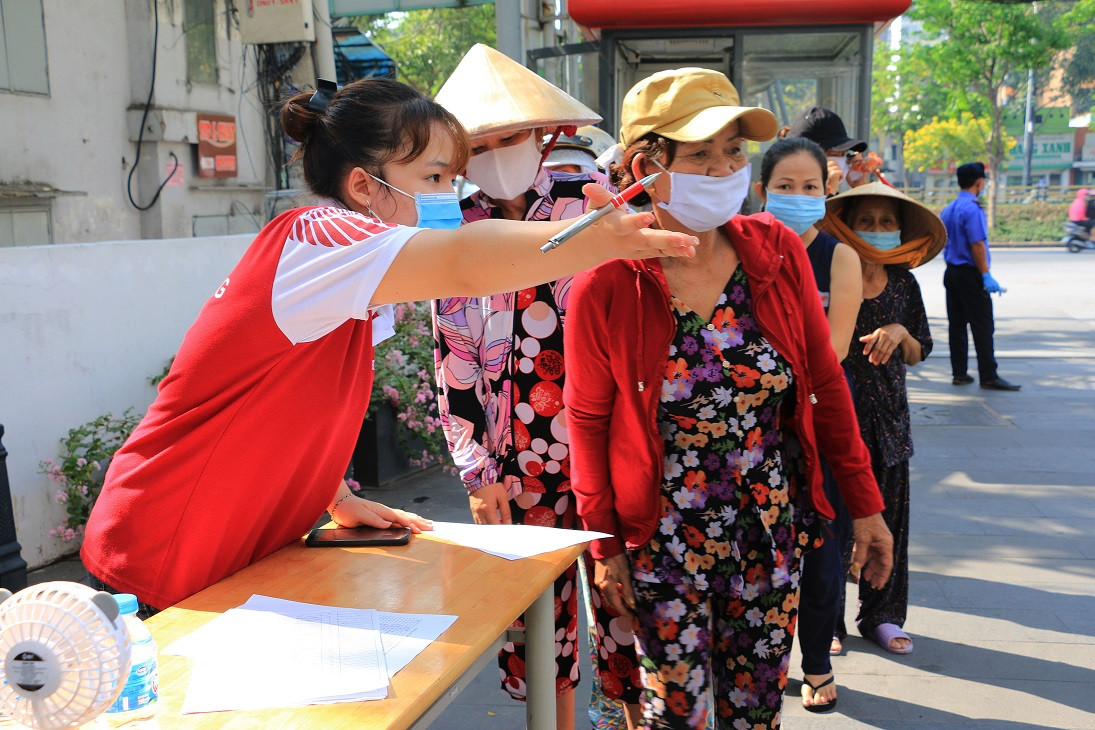 Thầy trò trường ĐH Quốc tế Hồng Bàng chế tạo thành công hệ thống “ATM gạo” ảnh 3