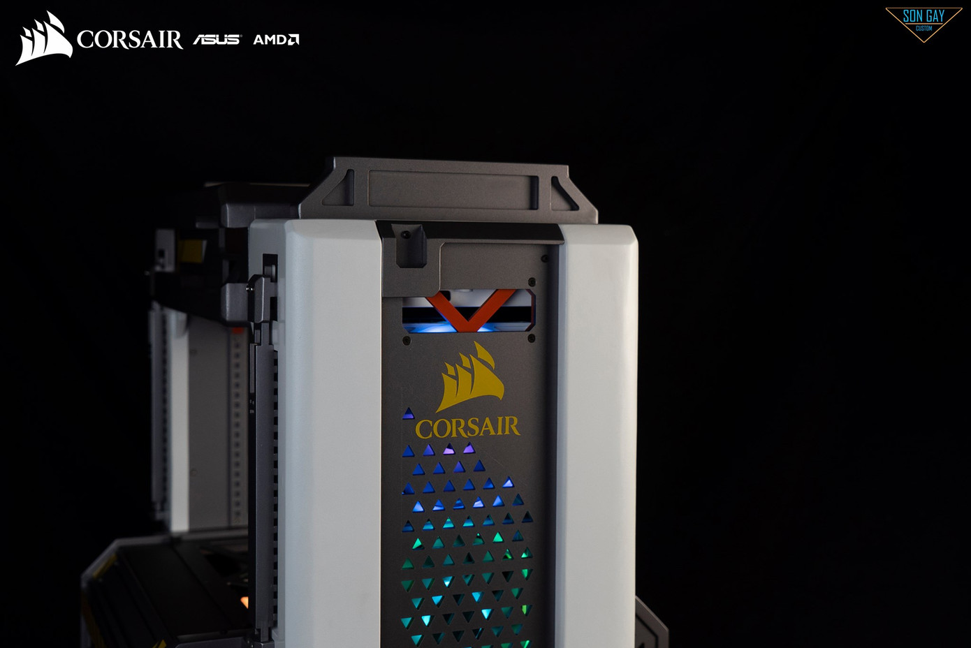 Chàng trai “làm đẹp” máy tính ảnh 5