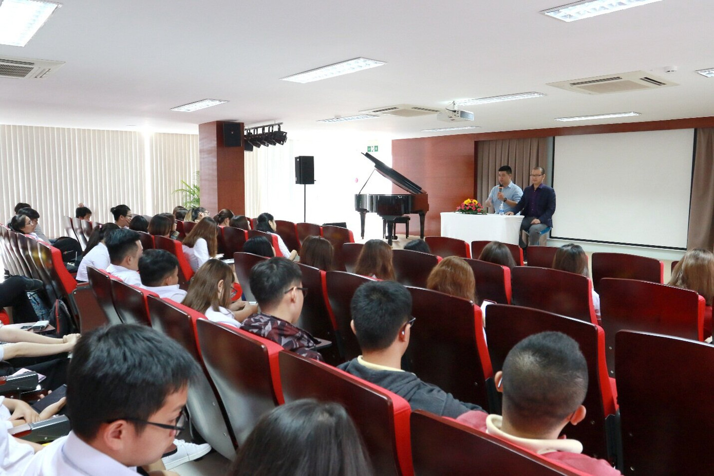 Không gian khởi nghiệp “sang chảnh” của sinh viên trường ĐH Quốc tế Sài Gòn ảnh 1