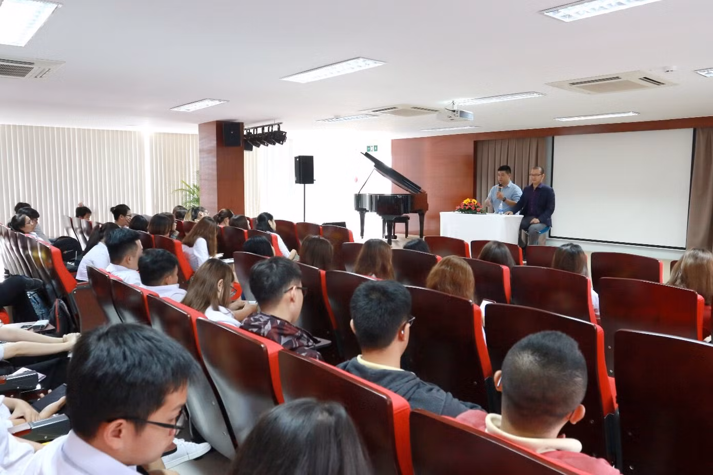 Không gian khởi nghiệp “sang chảnh” của sinh viên trường ĐH Quốc tế Sài Gòn ảnh 1