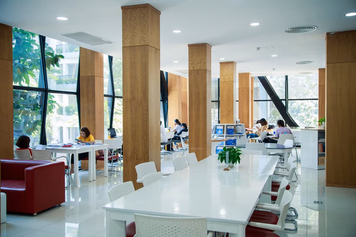Thư viện “đẹp nhất Việt Nam” ở trường ĐH Công nghiệp Thực phẩm TP. HCM. ảnh 6