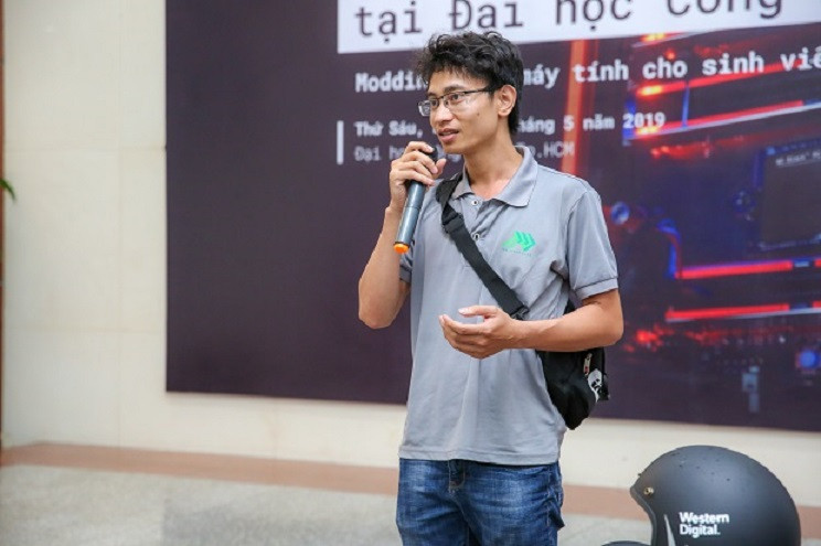 Chàng trai “làm đẹp” máy tính ảnh 1