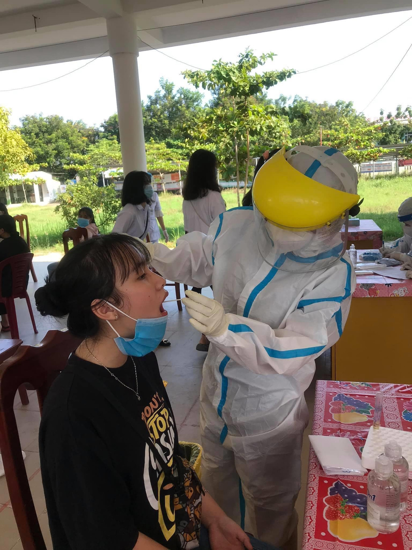 Sinh viên Đà Nẵng tiếp sức thí sinh THPT giữa mùa dịch COVID-19 ảnh 4