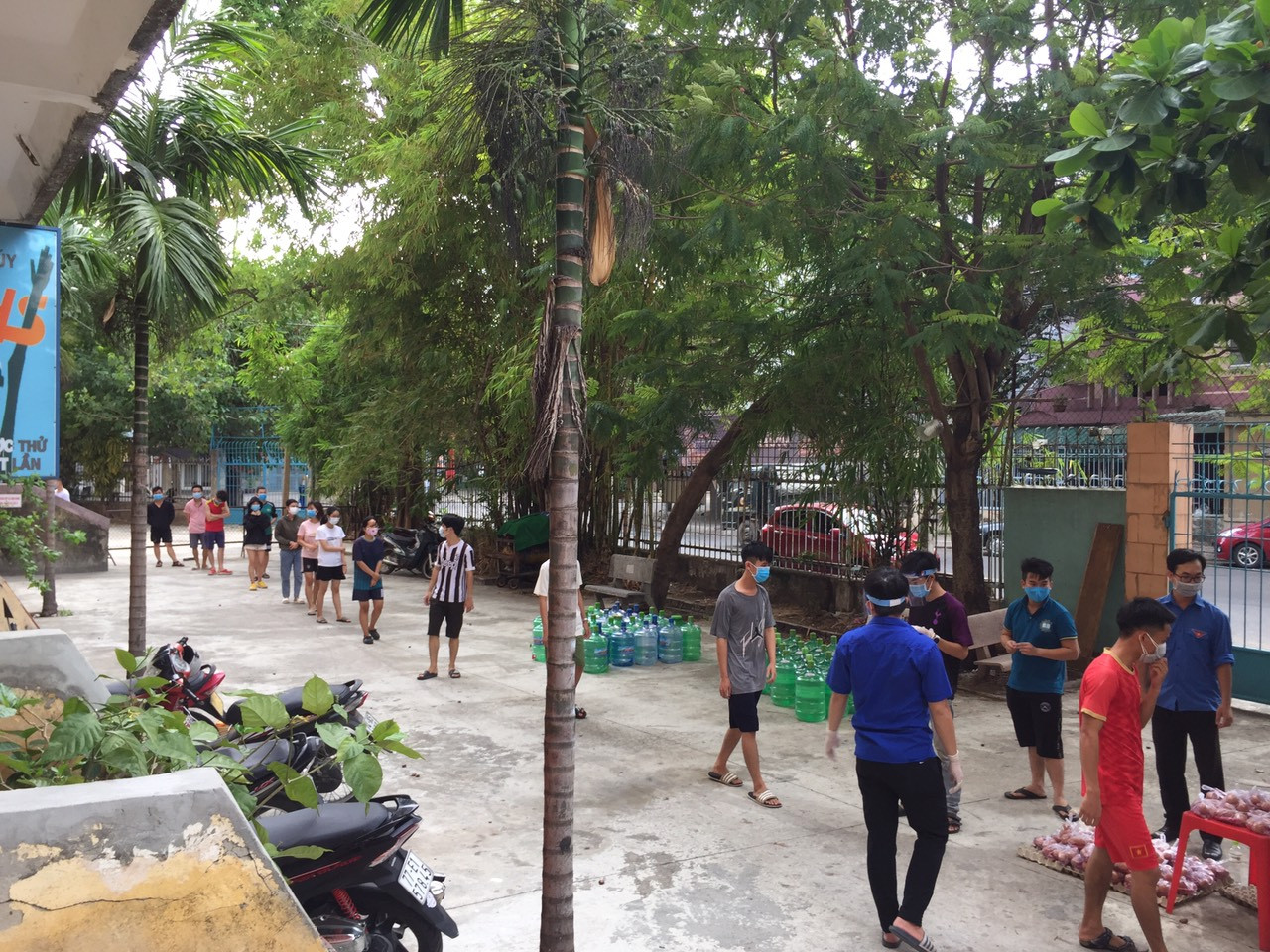 Sinh viên trường ĐH Sư phạm Kỹ thuật Đà Nẵng nhường ký túc xá làm khu cách ly ảnh 2