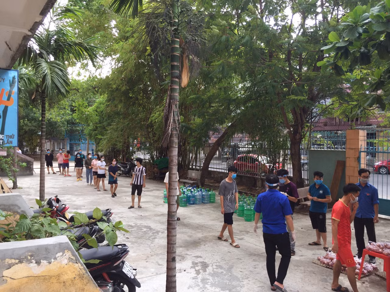 Sinh viên trường ĐH Sư phạm Kỹ thuật Đà Nẵng nhường ký túc xá làm khu cách ly ảnh 2