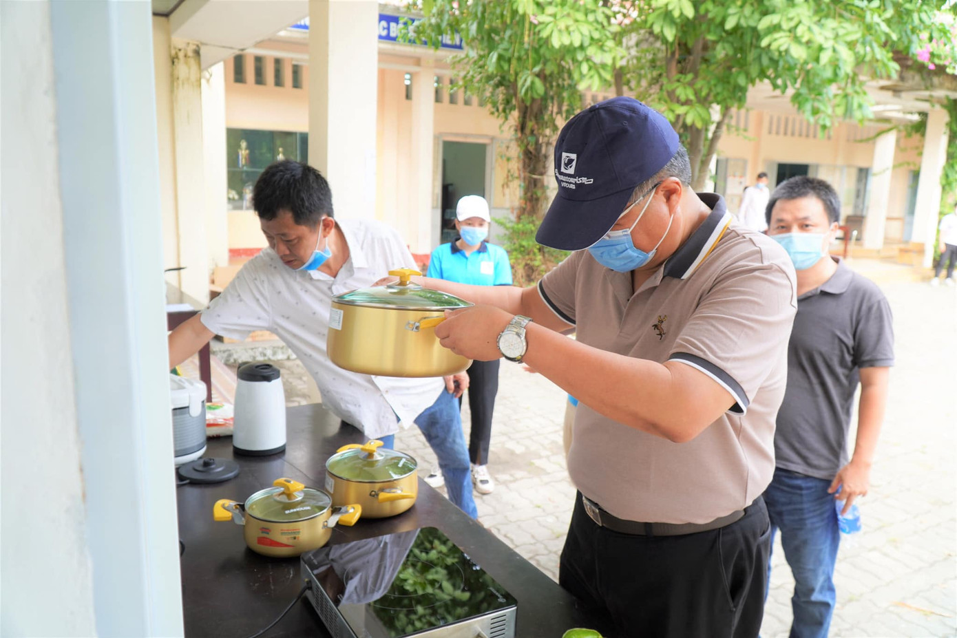 “Các bạn cứ ở yên tại chỗ, tập trung học hành, tất cả để nhà trường lo” ảnh 3
