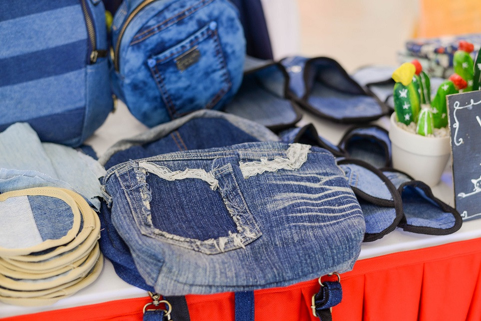 Sáng tạo “hand-made” từ những chiếc quần Jeans cũ ảnh 4 Sáng tạo “hand-made” từ những chiếc quần Jeans cũ ảnh 4