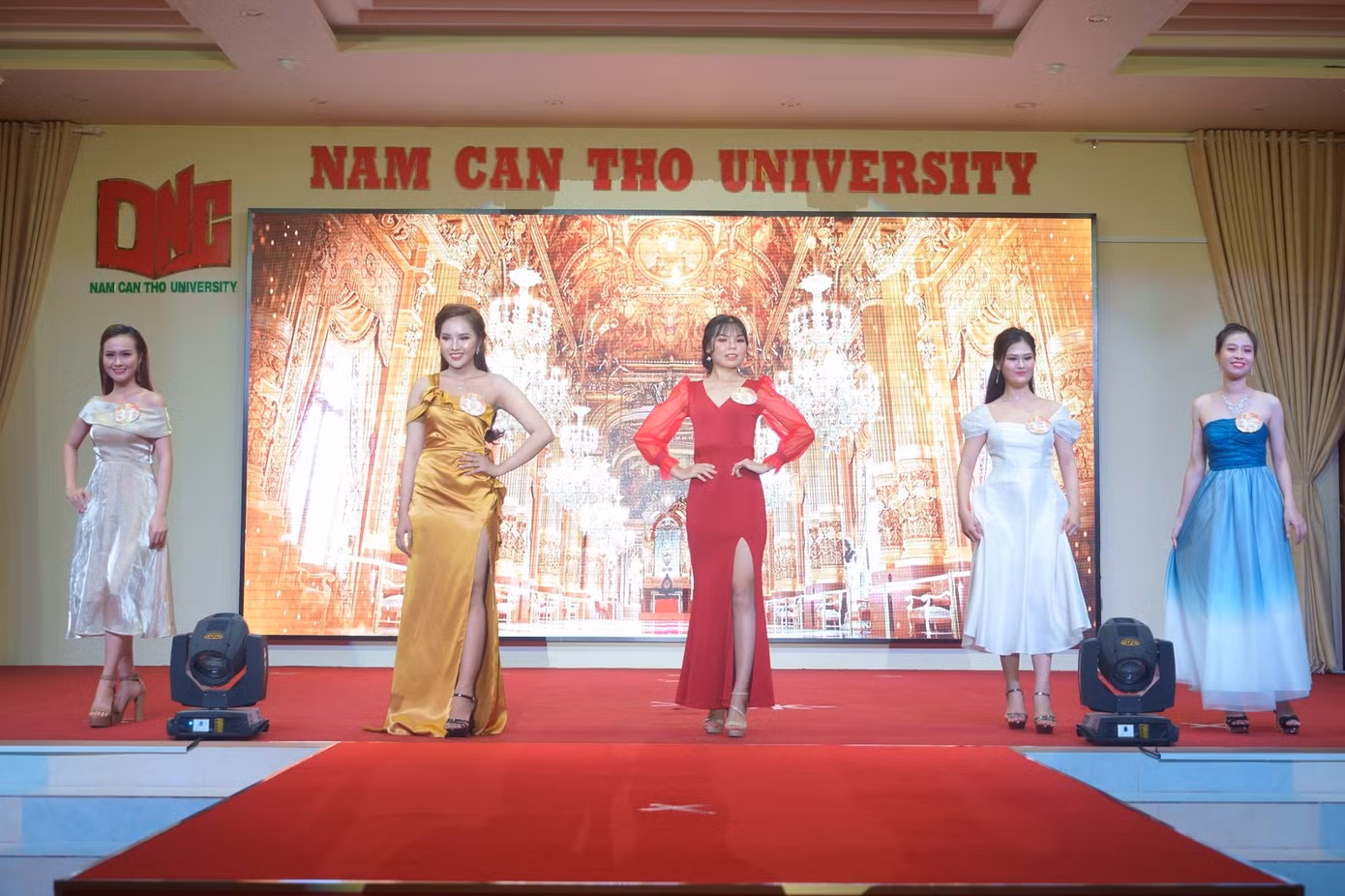 Lung linh nhan sắc nữ sinh viên “Hoa khôi ĐH Nam Cần Thơ 2020” ảnh 9