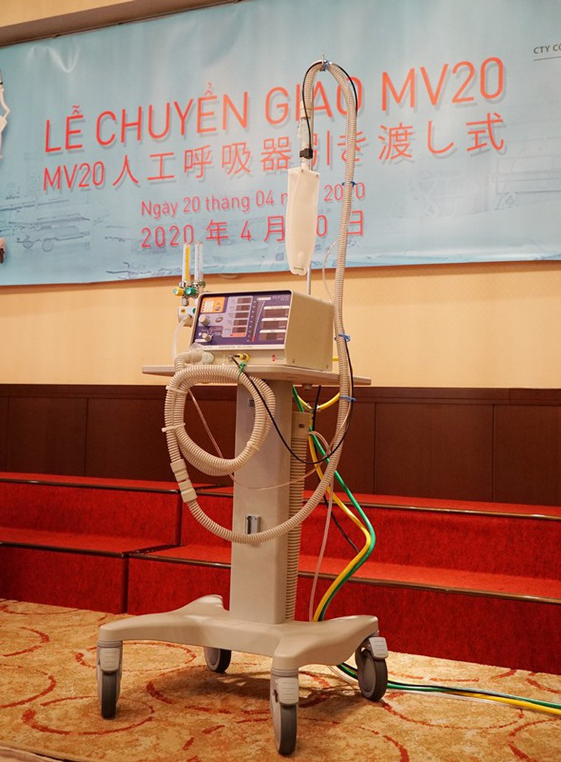 Trường ĐH Văn Lang và đối tác chuyển giao hai máy thở điều trị COVID-19 cho Việt Nam ảnh 2