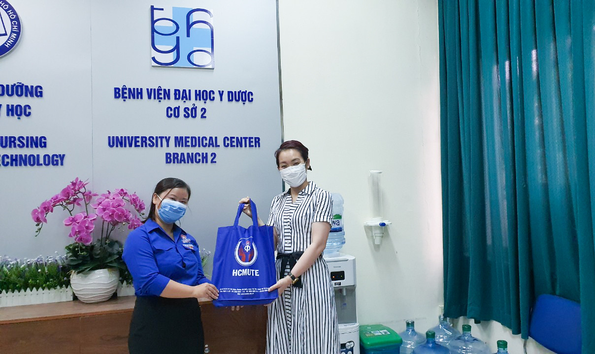 Những chiếc “tai giả” nối dài yêu thương gửi đến tuyến đầu chống COVID-19 ảnh 8