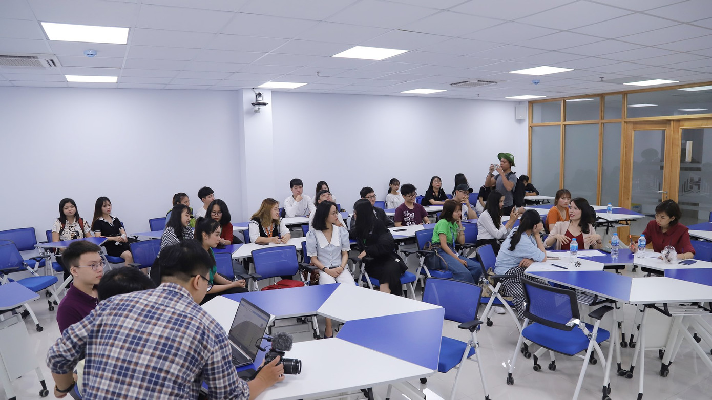 Tân sinh viên trường ĐH Văn Hiến sẽ được hỗ trợ ăn trưa và nhà trọ, giảm học phí ảnh 1