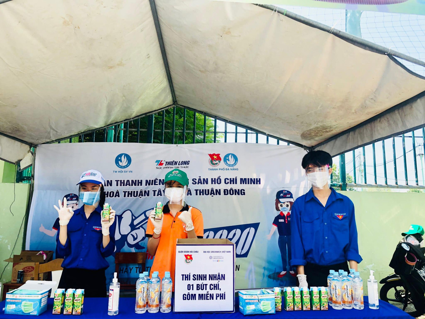 Sinh viên Đà Nẵng tiếp sức thí sinh THPT giữa mùa dịch COVID-19 ảnh 3