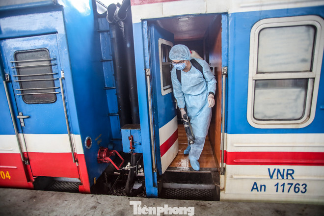Phòng virus corona, đường sắt Hà Nội khử trùng toàn bộ toa tàu ảnh 5