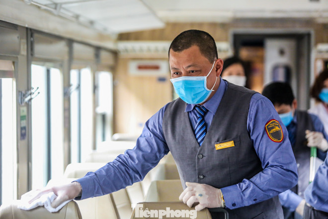 Phòng virus corona, đường sắt Hà Nội khử trùng toàn bộ toa tàu ảnh 7