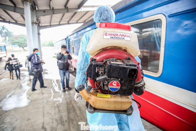 Phòng virus corona, đường sắt Hà Nội khử trùng toàn bộ toa tàu ảnh 6