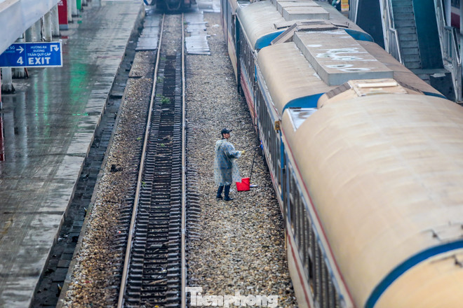 Phòng virus corona, đường sắt Hà Nội khử trùng toàn bộ toa tàu ảnh 11