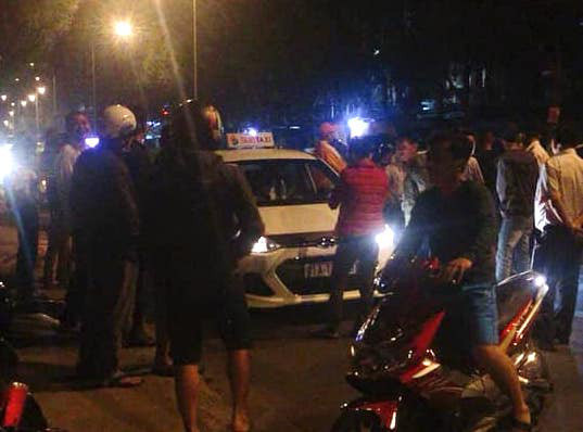 Bí ẩn nguyên nhân tài xế taxi bị đâm thủng phổi trước cổng bệnh viện ảnh 1