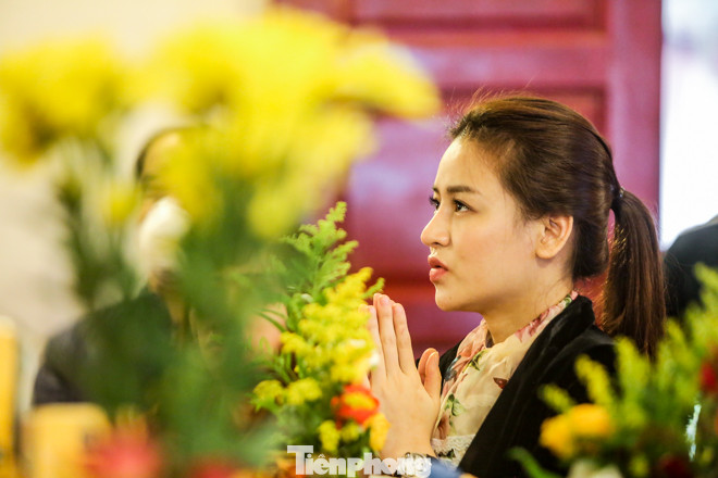 Giữa dịch corona, người người đi lễ Phủ Tây Hồ cúng rằm tháng Giêng ảnh 7