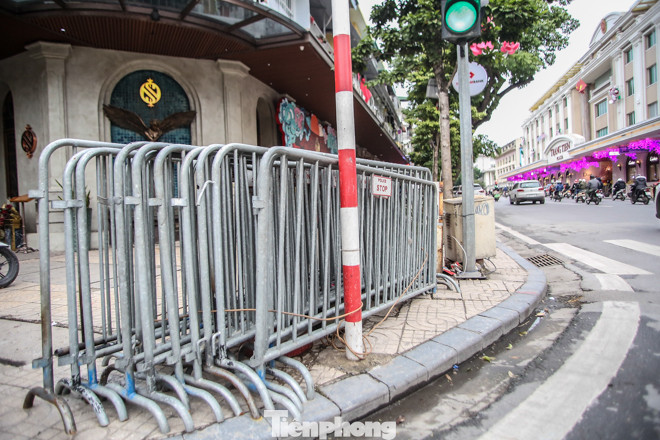 Phố đi bộ tạm dừng do virus corona, Hồ Gươm vẫn đông đúc du khách ảnh 1