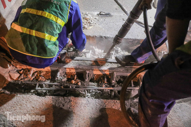 Xuyên đêm sửa khe co giãn đường vành đai 3 trên cao ở Hà Nội ảnh 5