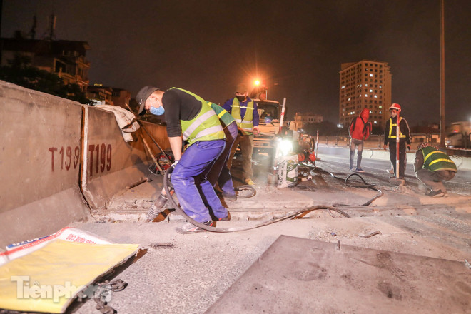 Xuyên đêm sửa khe co giãn đường vành đai 3 trên cao ở Hà Nội ảnh 4