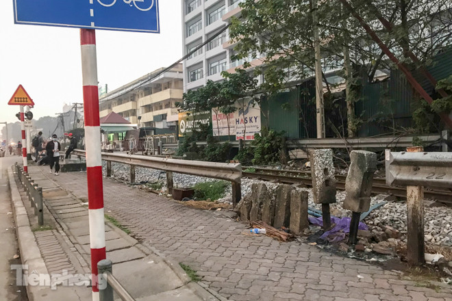 Ám ảnh cây 'xi lanh' dính máu ngay giữa Hà Nội ảnh 1