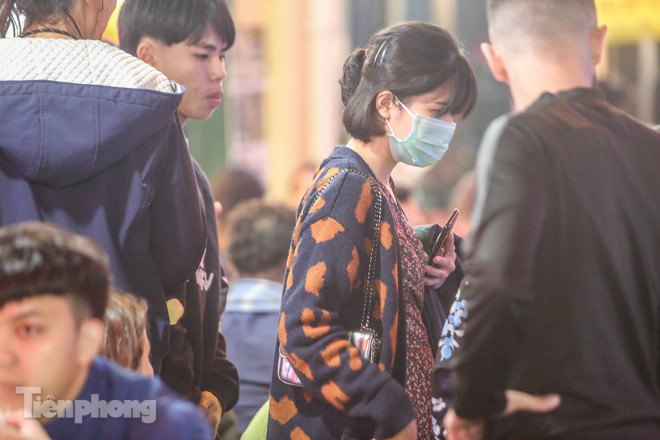 Giữa 'điểm nóng' Covid -19, phố Tây Tạ Hiện vẫn nhộn nhịp cuối tuần ảnh 13