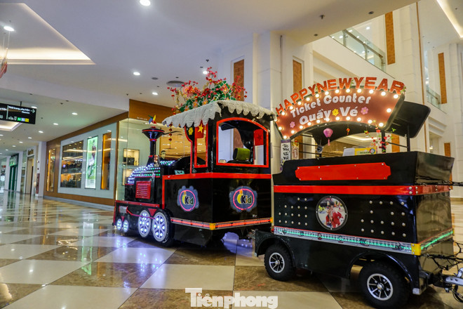 Trung tâm thương mại 'vắng như chùa bà đanh' thời virus corona ảnh 3