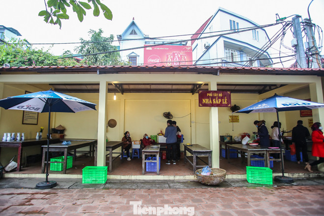 Lo ngại virus corona, đền, chùa Hà Nội vắng khách đi lễ đầu năm ảnh 8