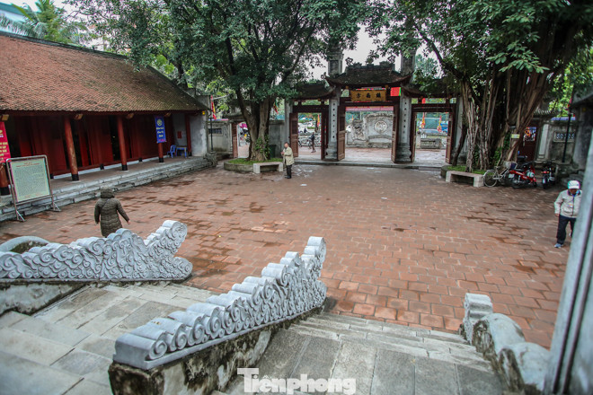 Lo ngại virus corona, đền, chùa Hà Nội vắng khách đi lễ đầu năm ảnh 3